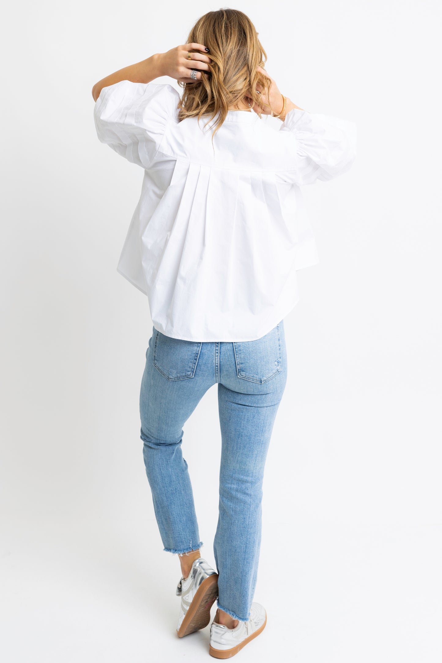 Solid poplin pleated sleeve top