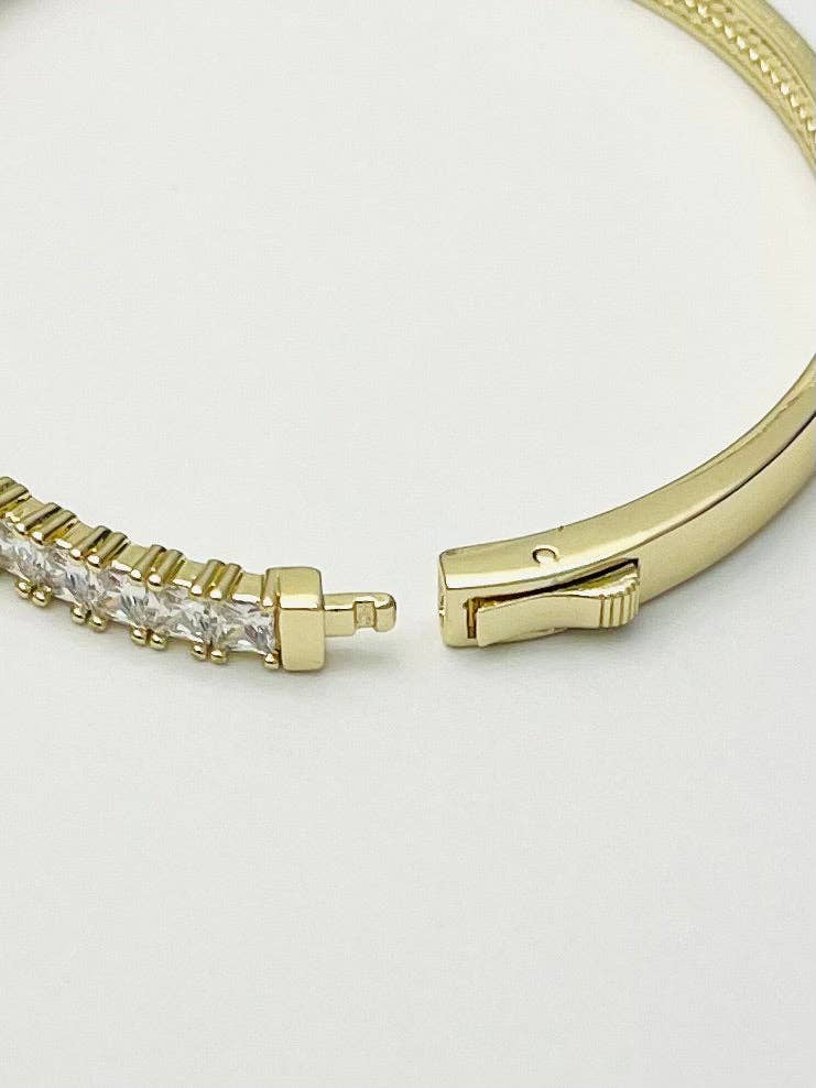 Princess Cut Oval Bangle (gold)