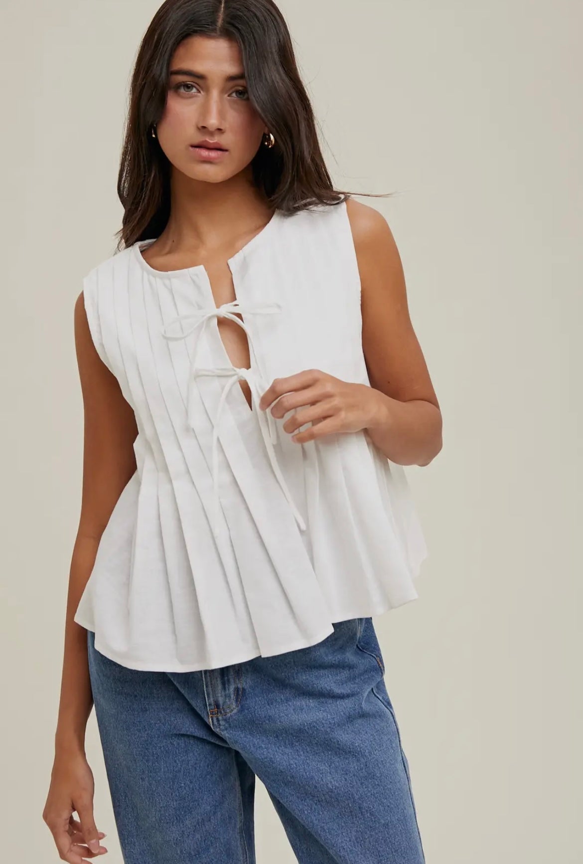 Bow Detail Sleeveless Pleated Top