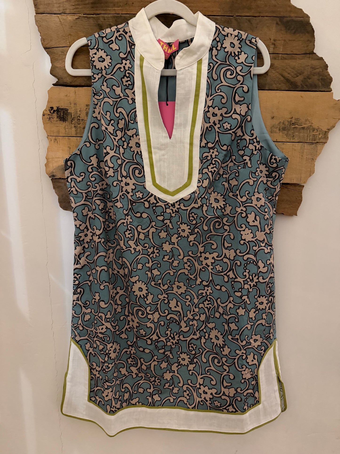 Sleeveless pattern dress