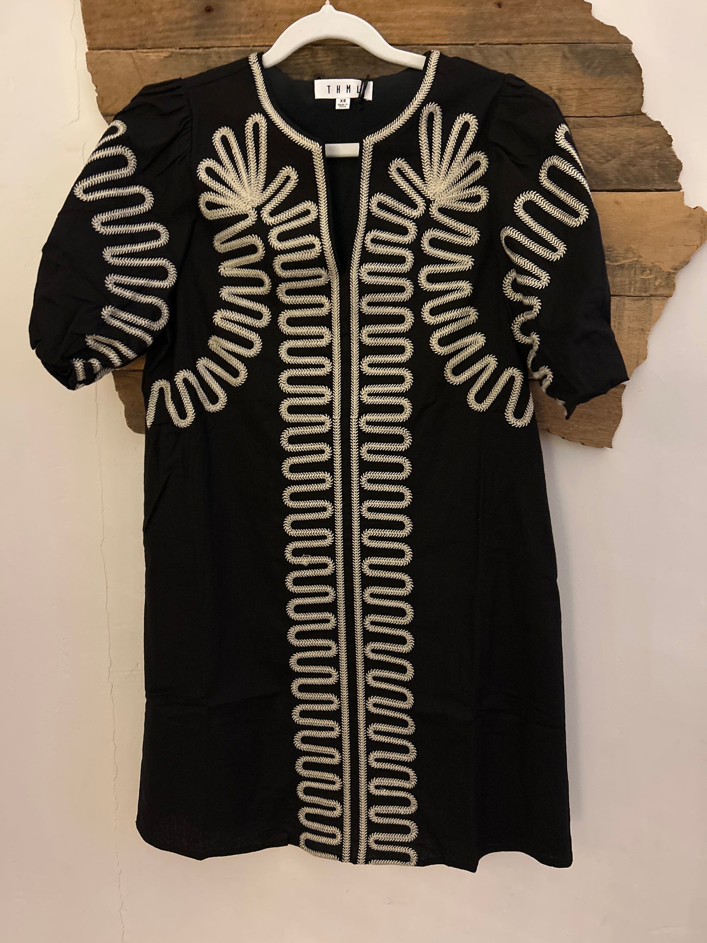 Embroidered Puff Sleeve V-
Neck Dress