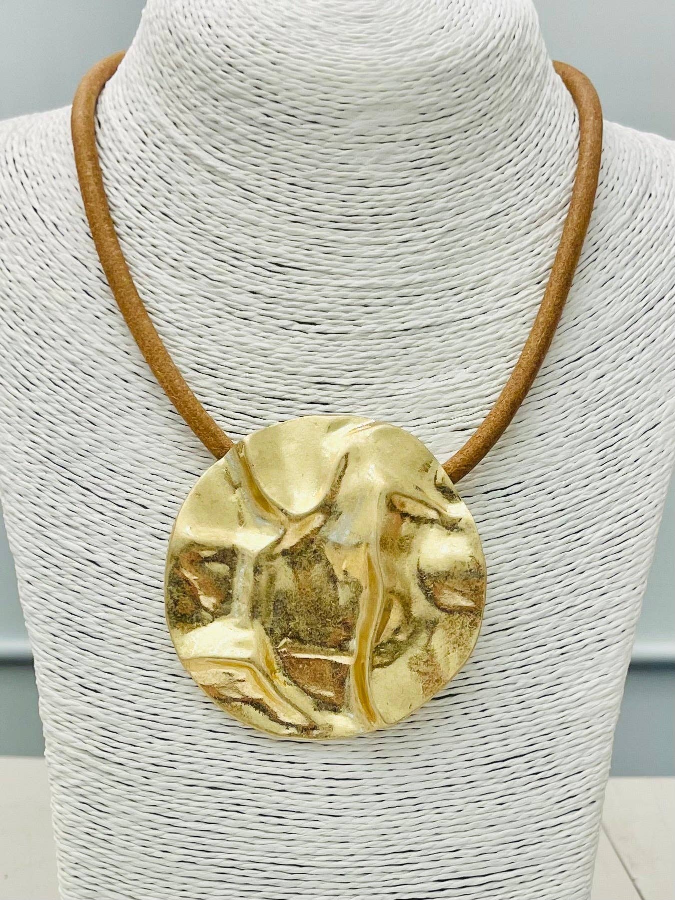 CHIC - Pendant on Cord (tan/matte gold)