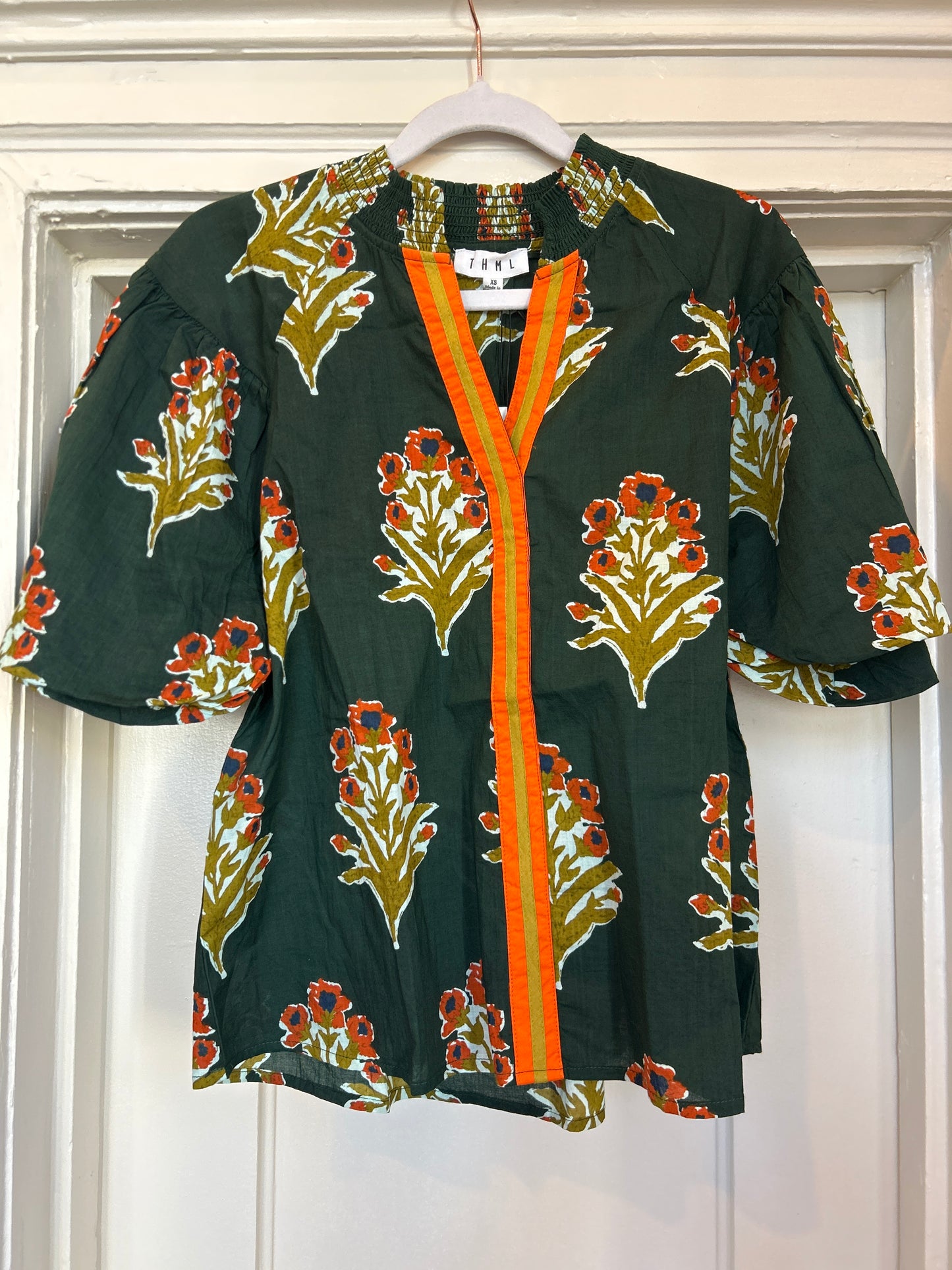 Puff sleeve floral detailed top