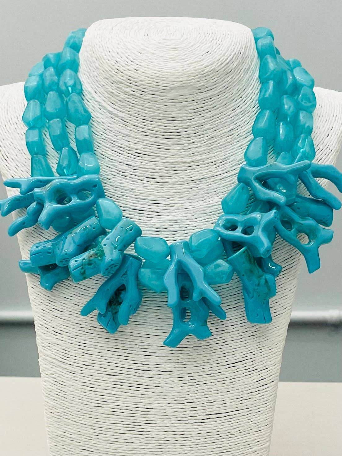 CHIC - Coral Statement Necklace (marbled teal)