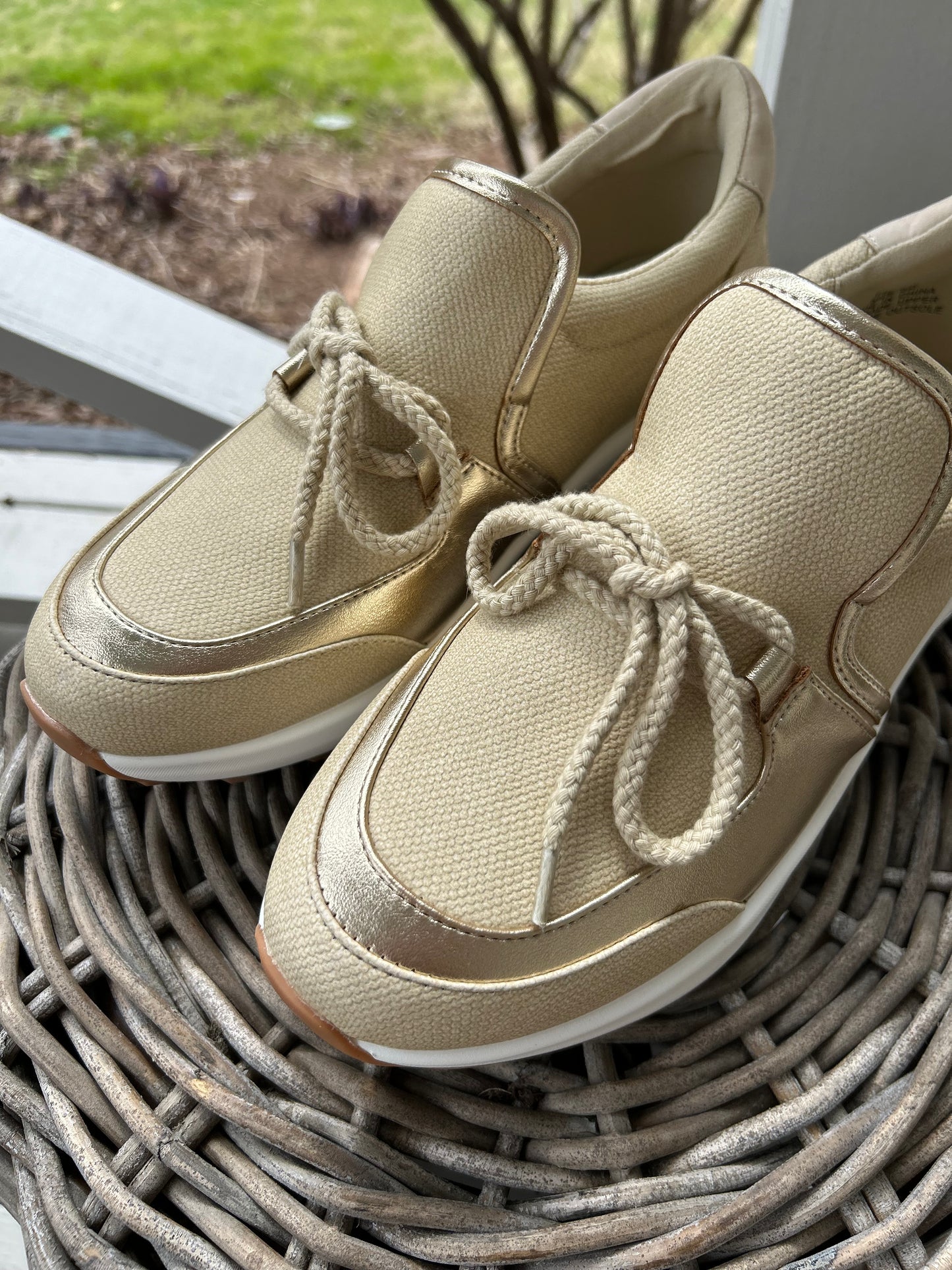 Fierce Sneakers in natural + metallic