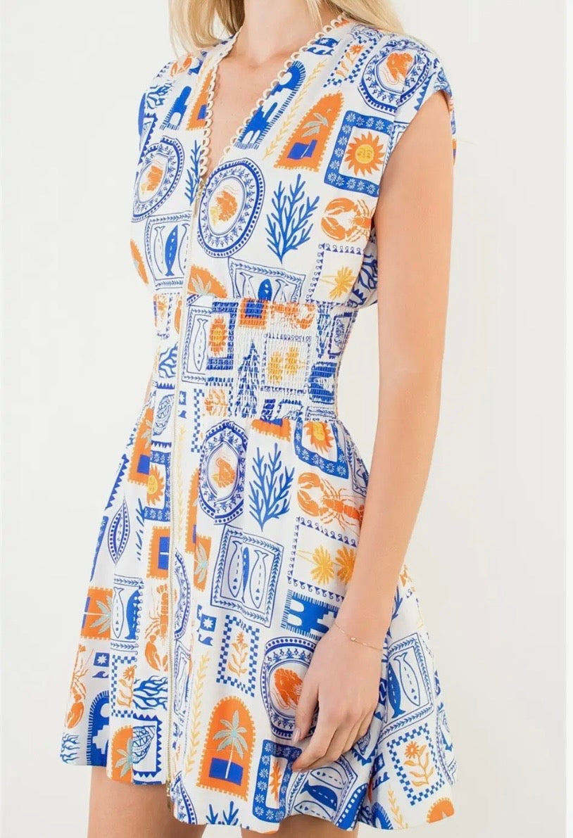 Short sleeve pattern detail dress