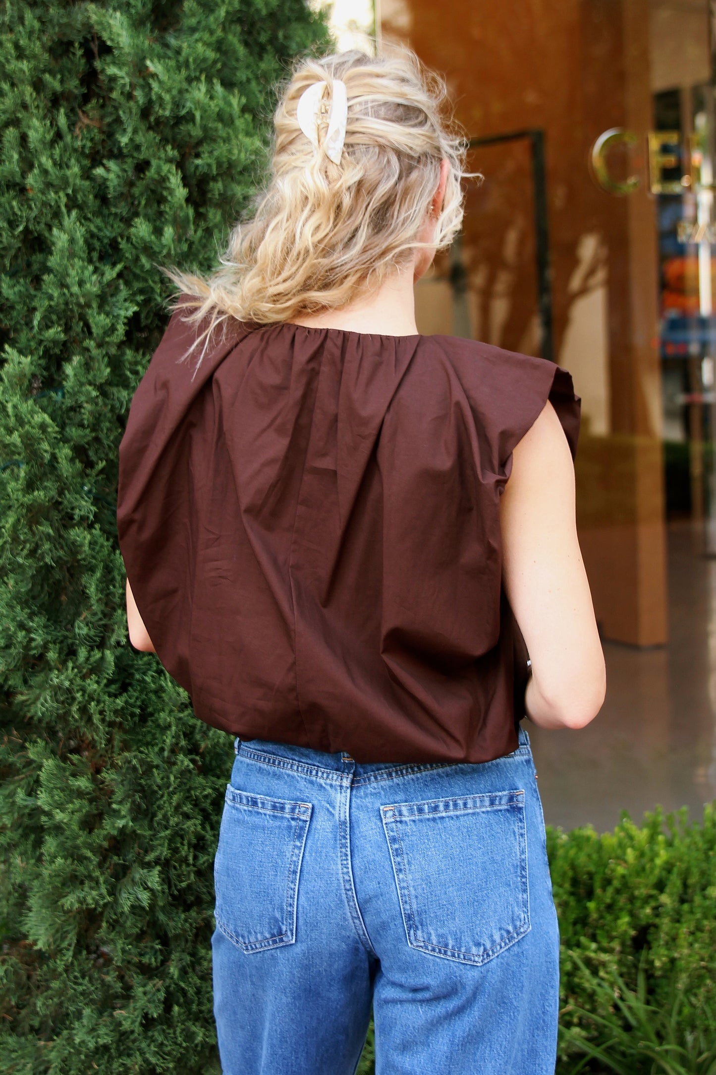 Solid poplin v-neck bubble top