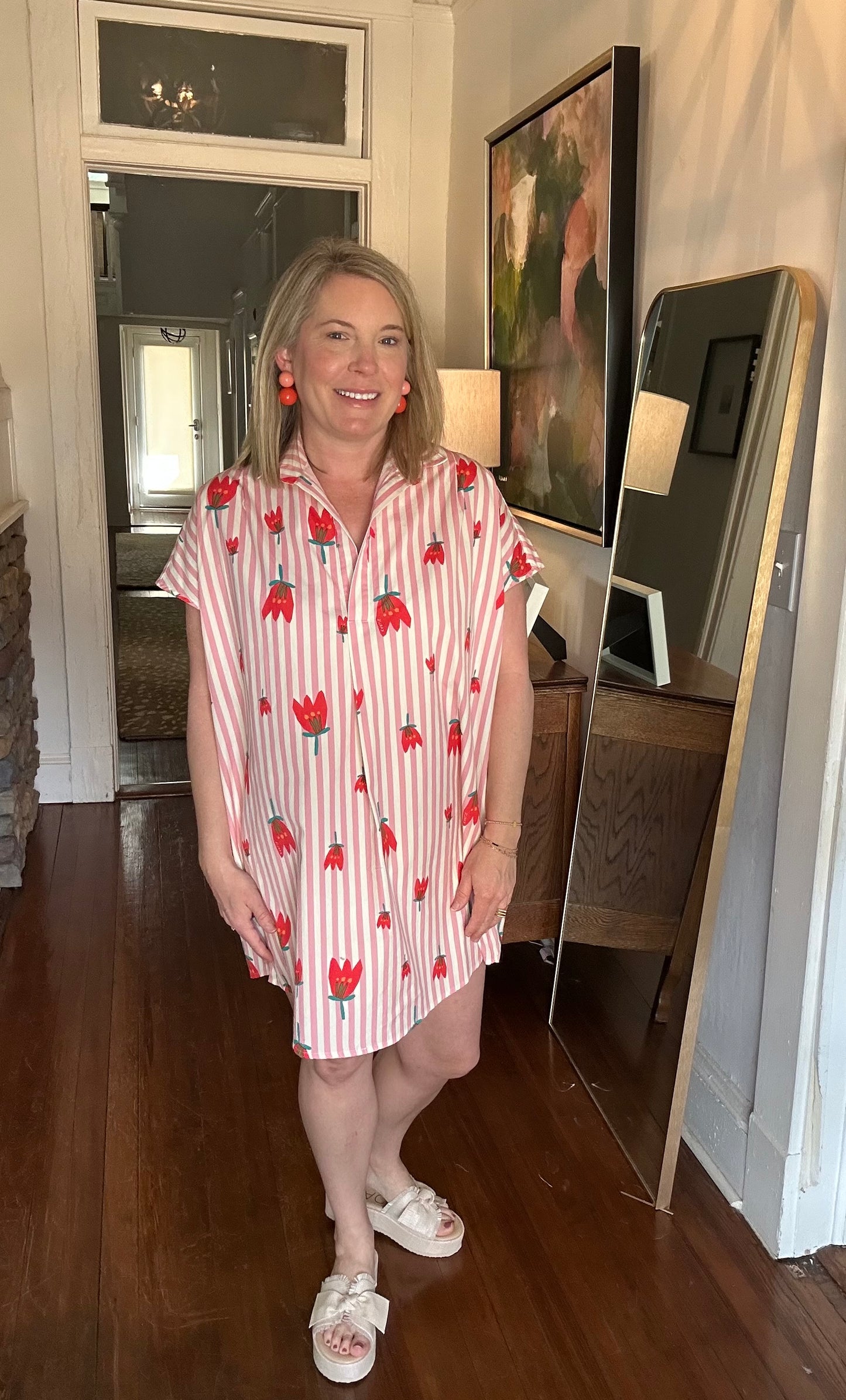 Striped dress in pink and red with flower print, V-neck, shortsleeve dress with short length by Karlie.