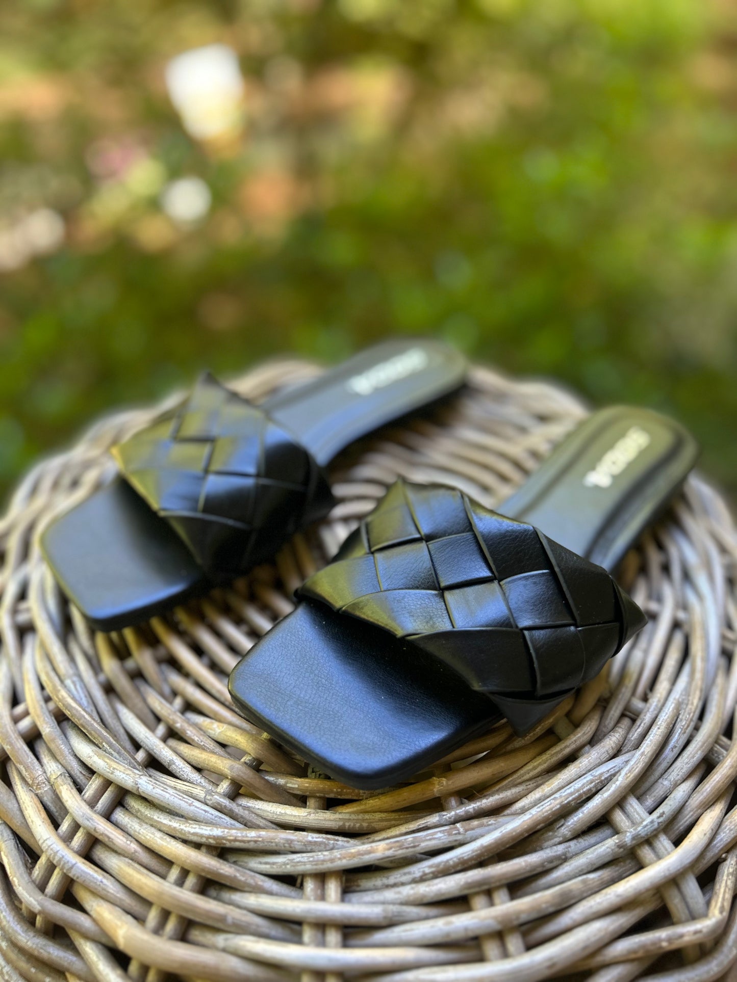 Black woven slide