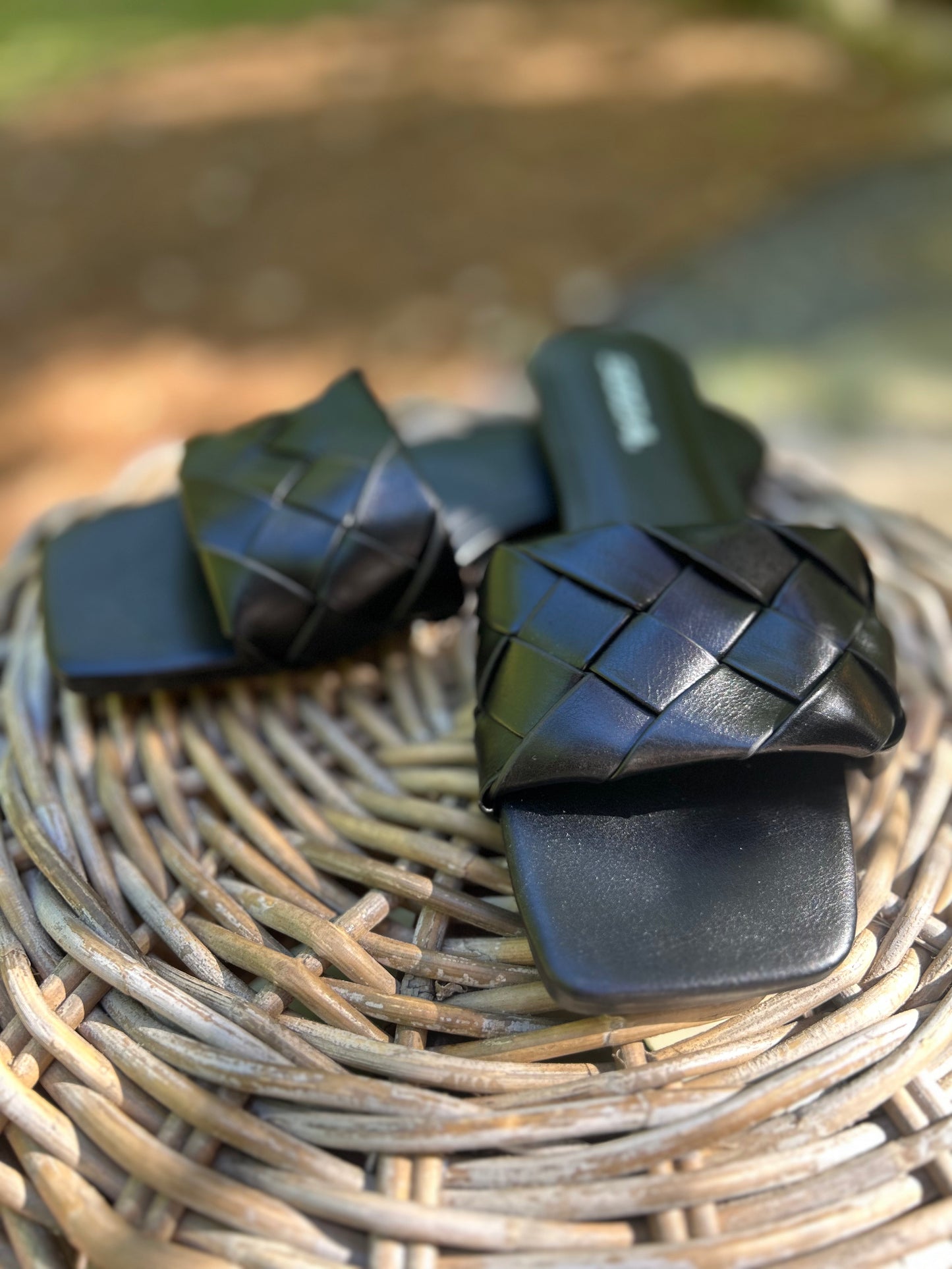 Black woven slide