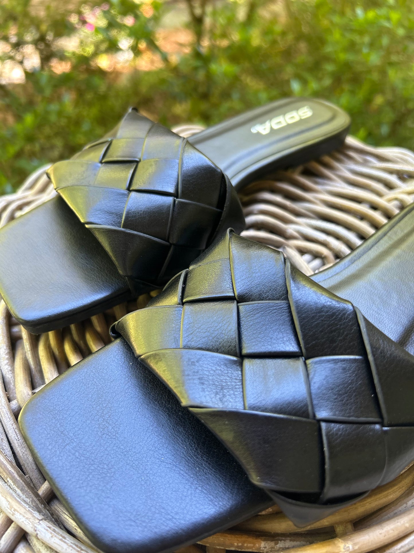 Black woven slide