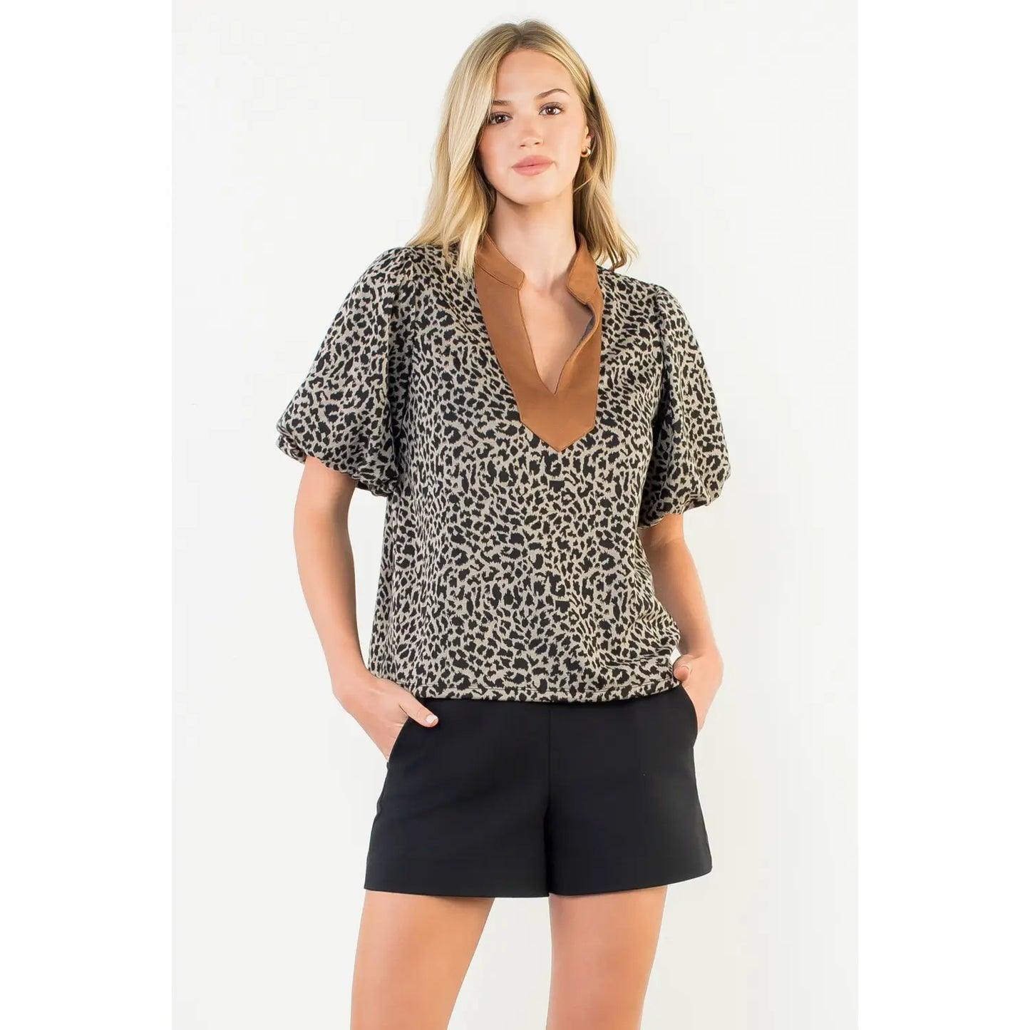 Leopard print puff sleeve v-neck top in gray