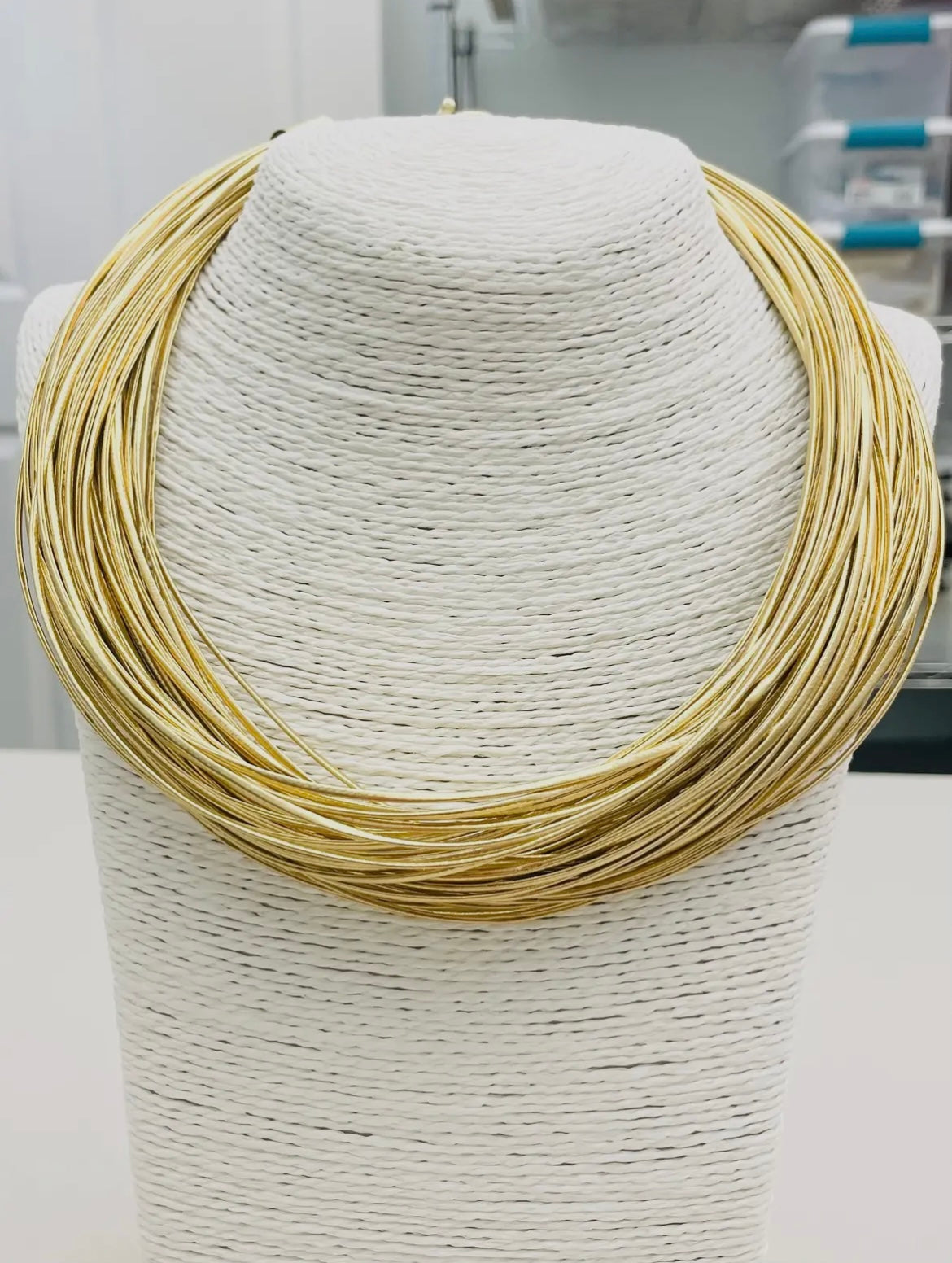 Leatherette Strand
(Gold)
