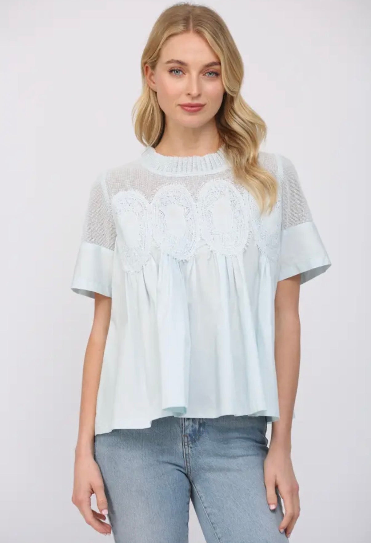 Mesh Combined Top with
Applique (Two Colors!)