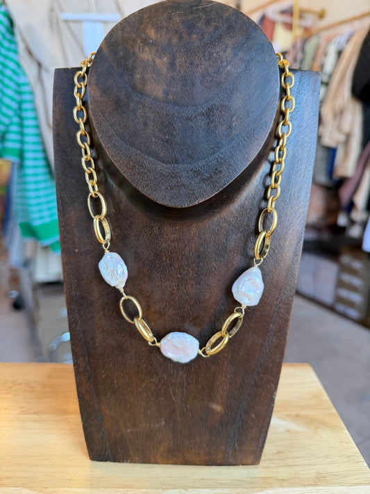 3 freshwater pearls + chain necklace