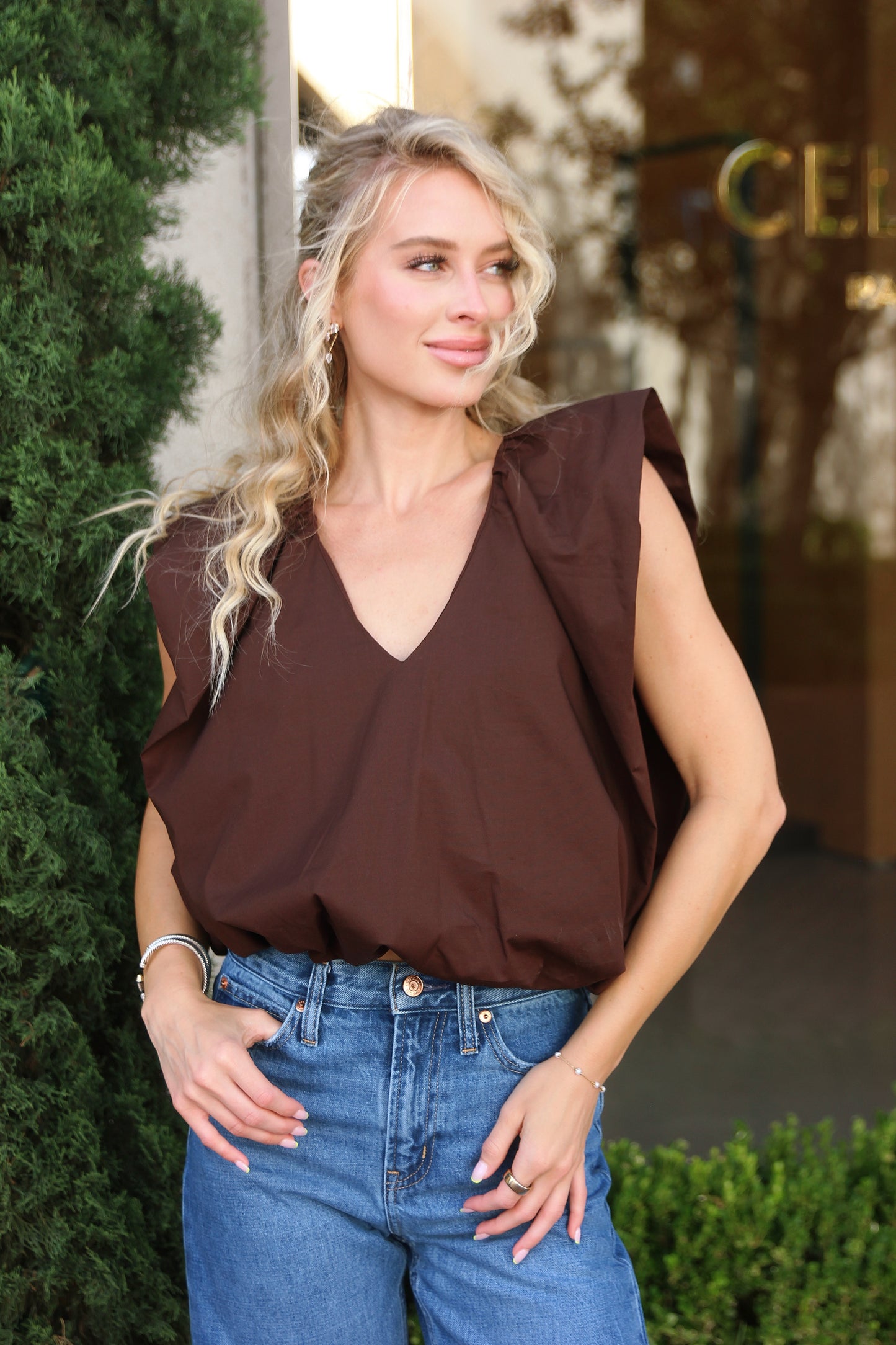Solid poplin v-neck bubble top