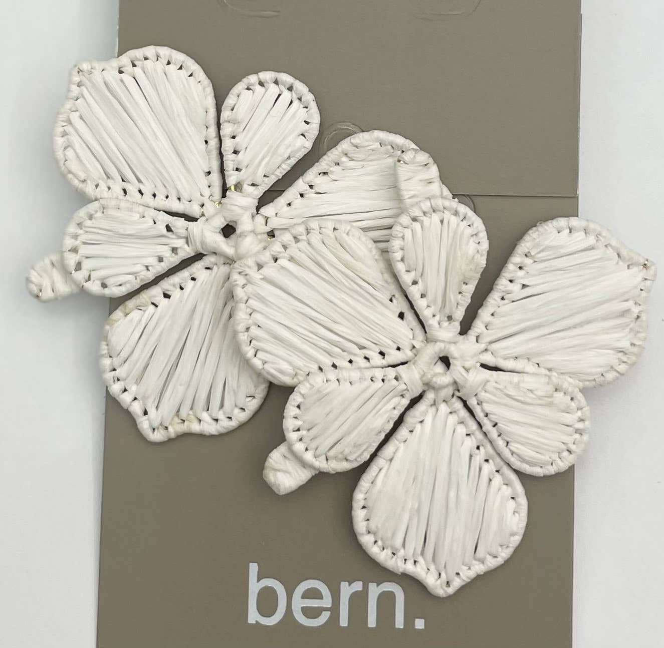 GOLDEN - Flora Stud (white)