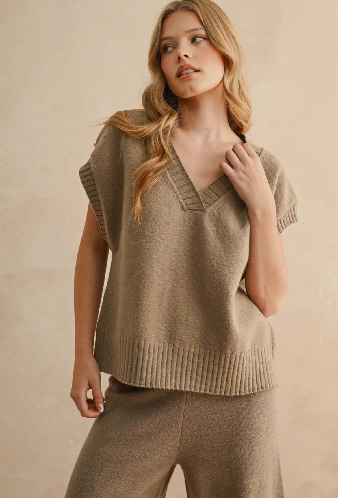 V-Neck Sleeveless
Sweater Pullover  and Wide Leg Sweater Pants Set