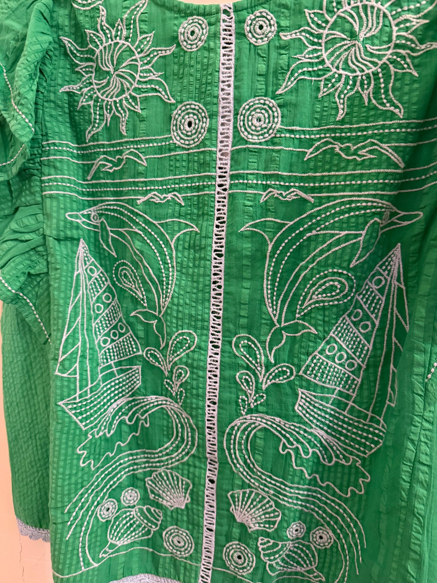 Ruffle sleeve embroidery detail top