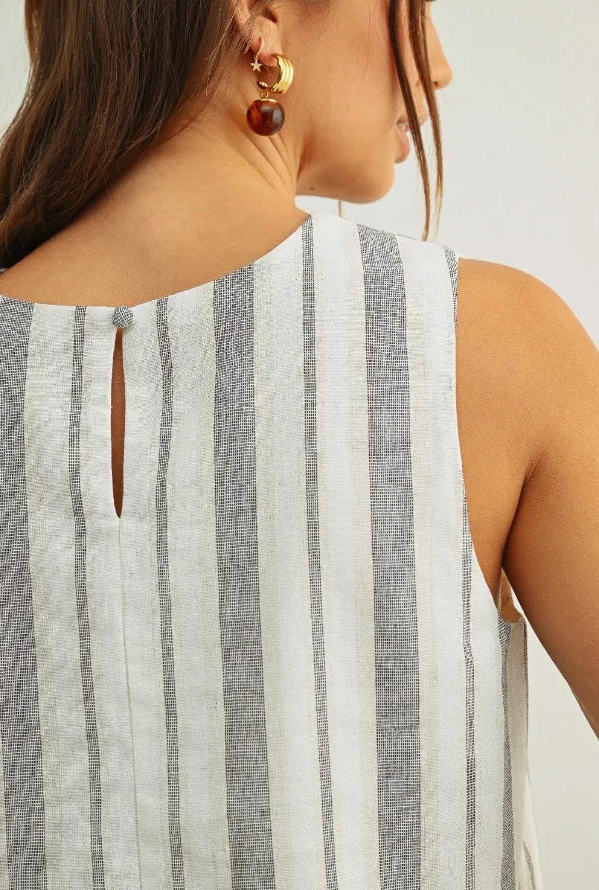 Stripe Pattern Smock Waist
Long Skirt and Sleeveless
Crop Top Set