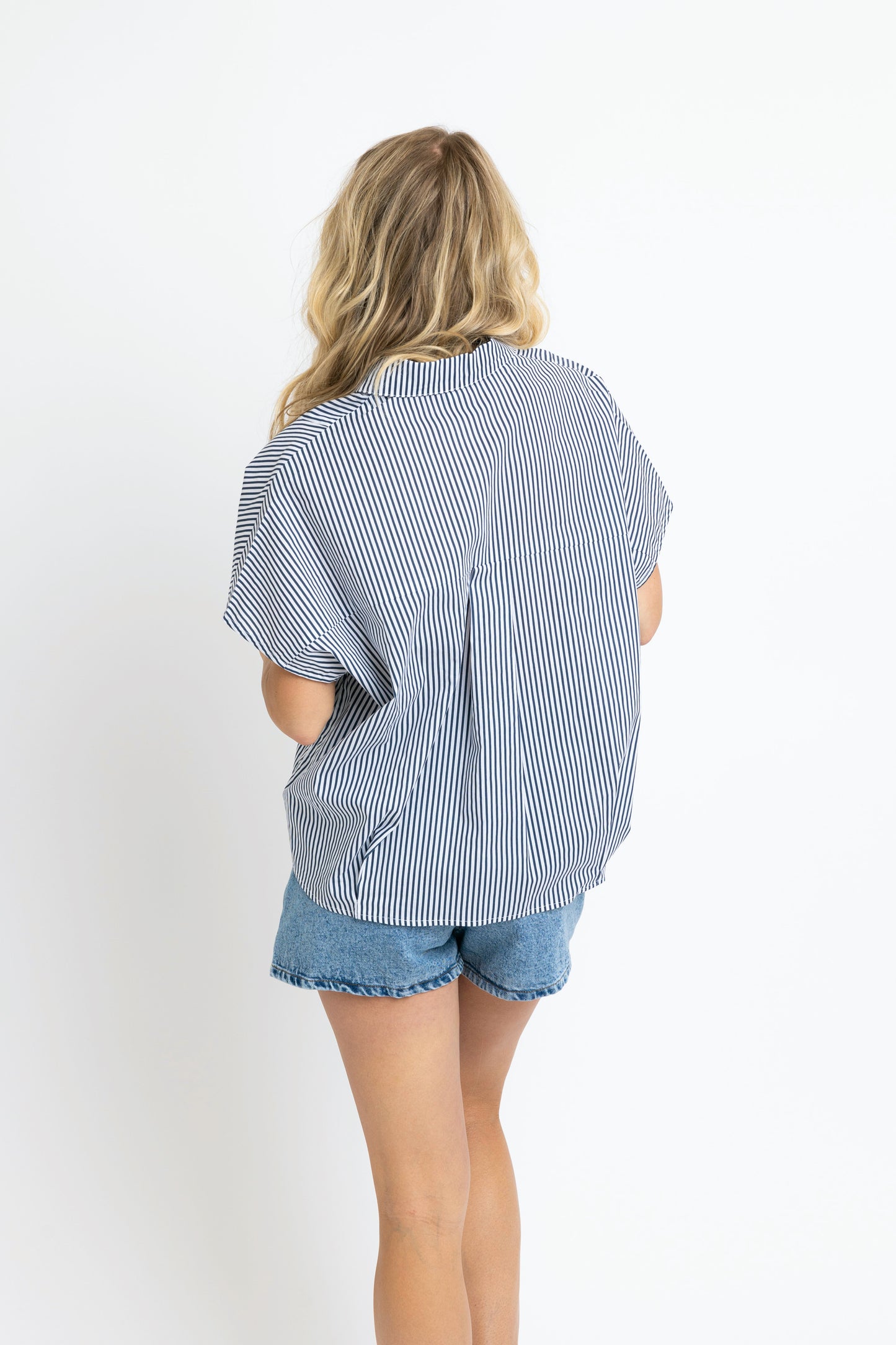 Stripe v-neck collar top