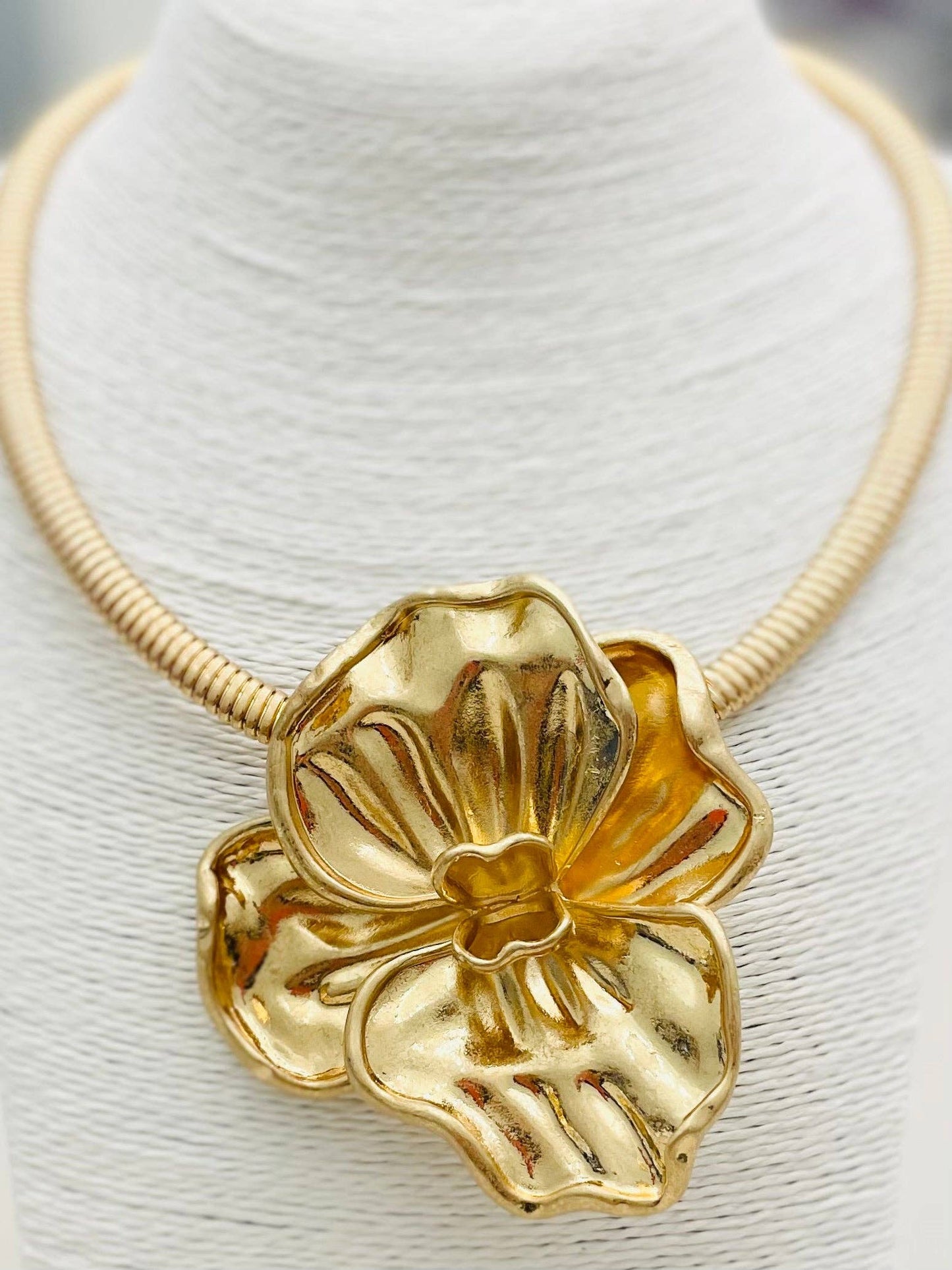 CHIC - Vintage Flower Choker (matte gold)
