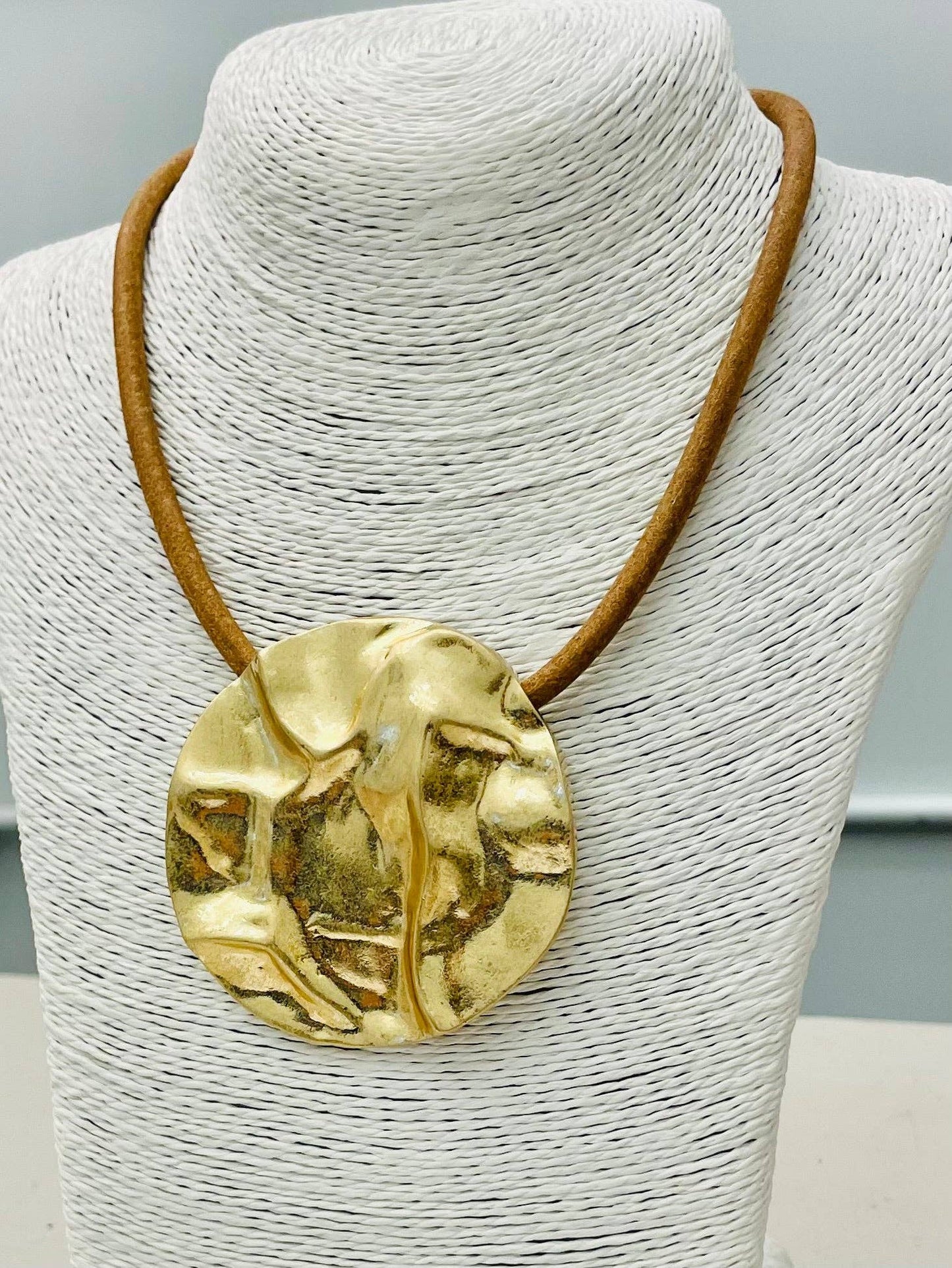 CHIC - Pendant on Cord (tan/matte gold)