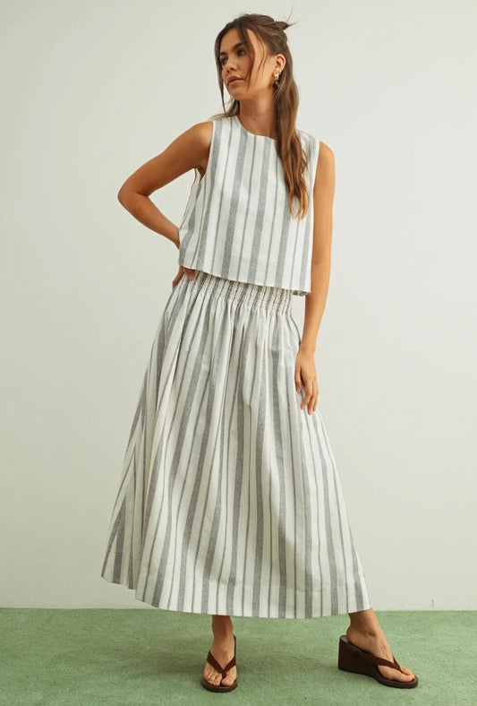 Stripe Pattern Smock Waist
Long Skirt and Sleeveless
Crop Top Set