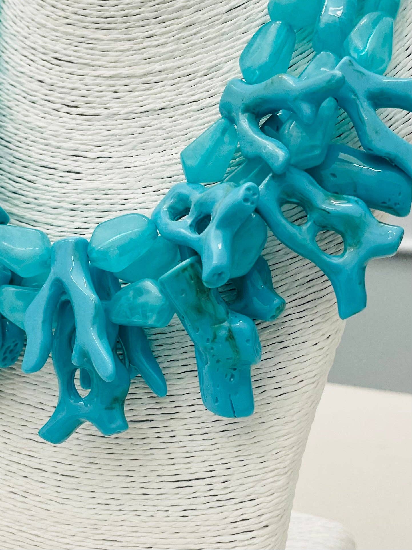 CHIC - Coral Statement Necklace (marbled teal)