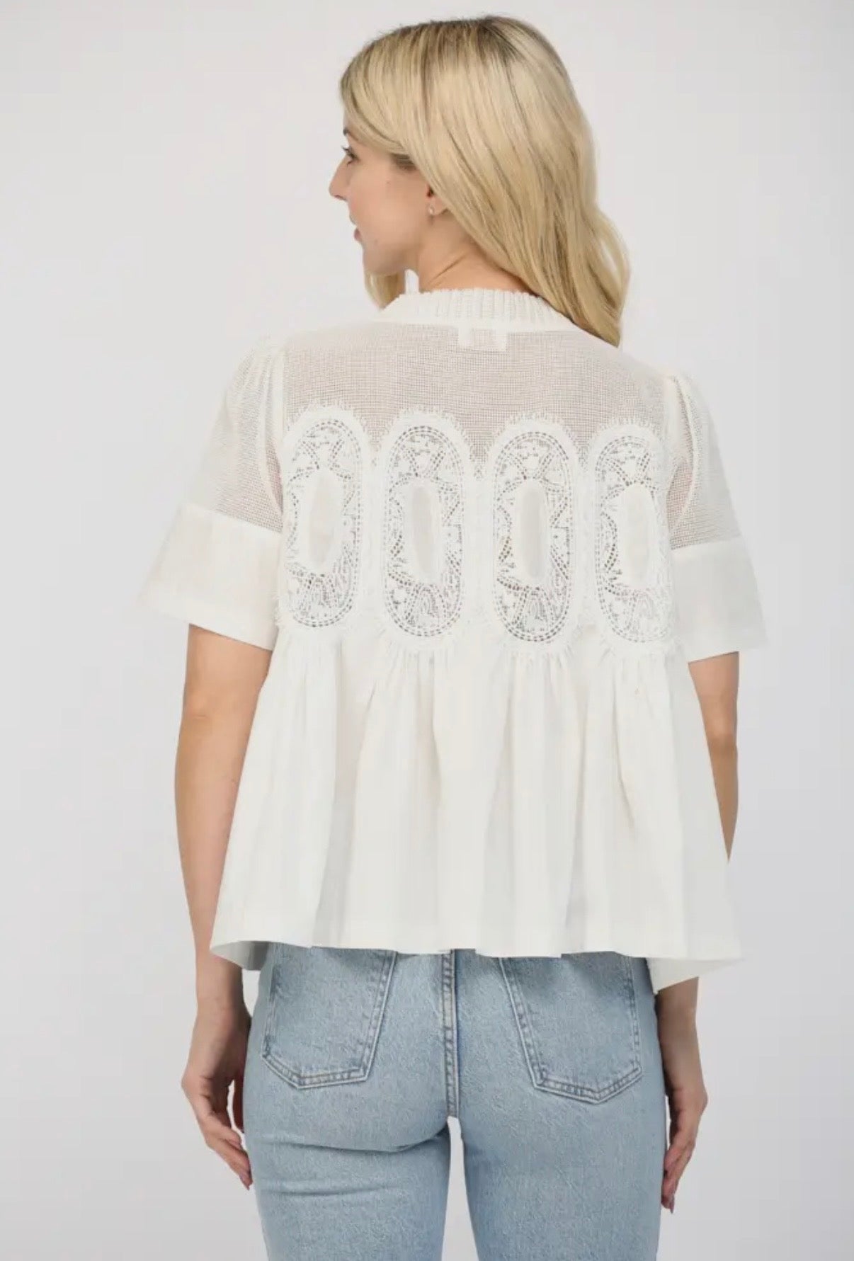 Mesh Combined Top with
Applique (Two Colors!)