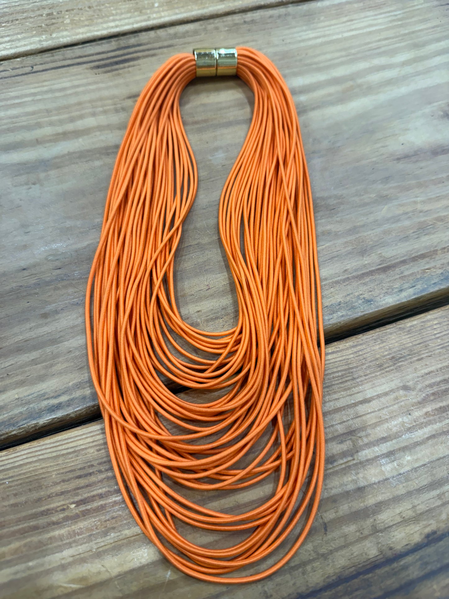 Magnetic string necklace