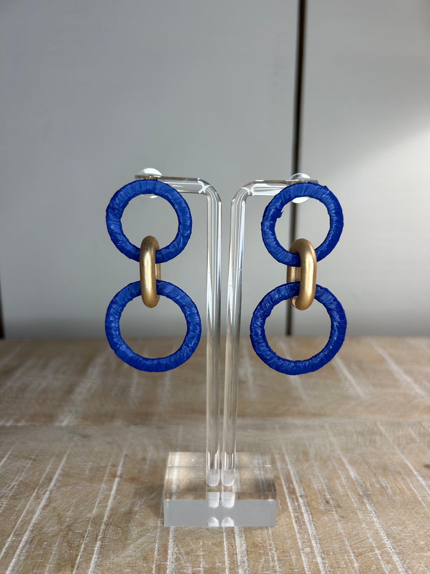 Blue raffia wrapped link earrings 