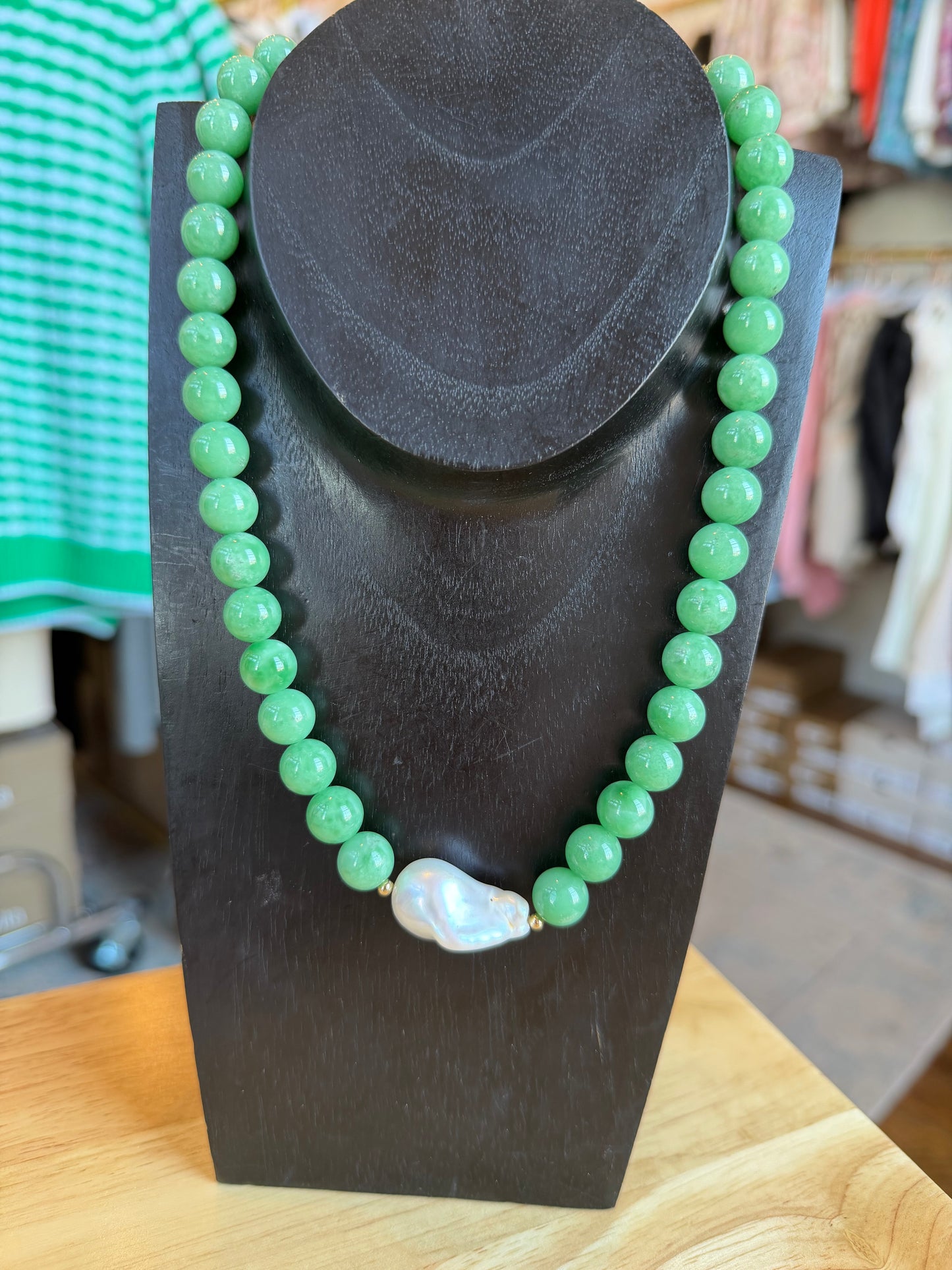 Gemstone bead necklace with freshwater pearl