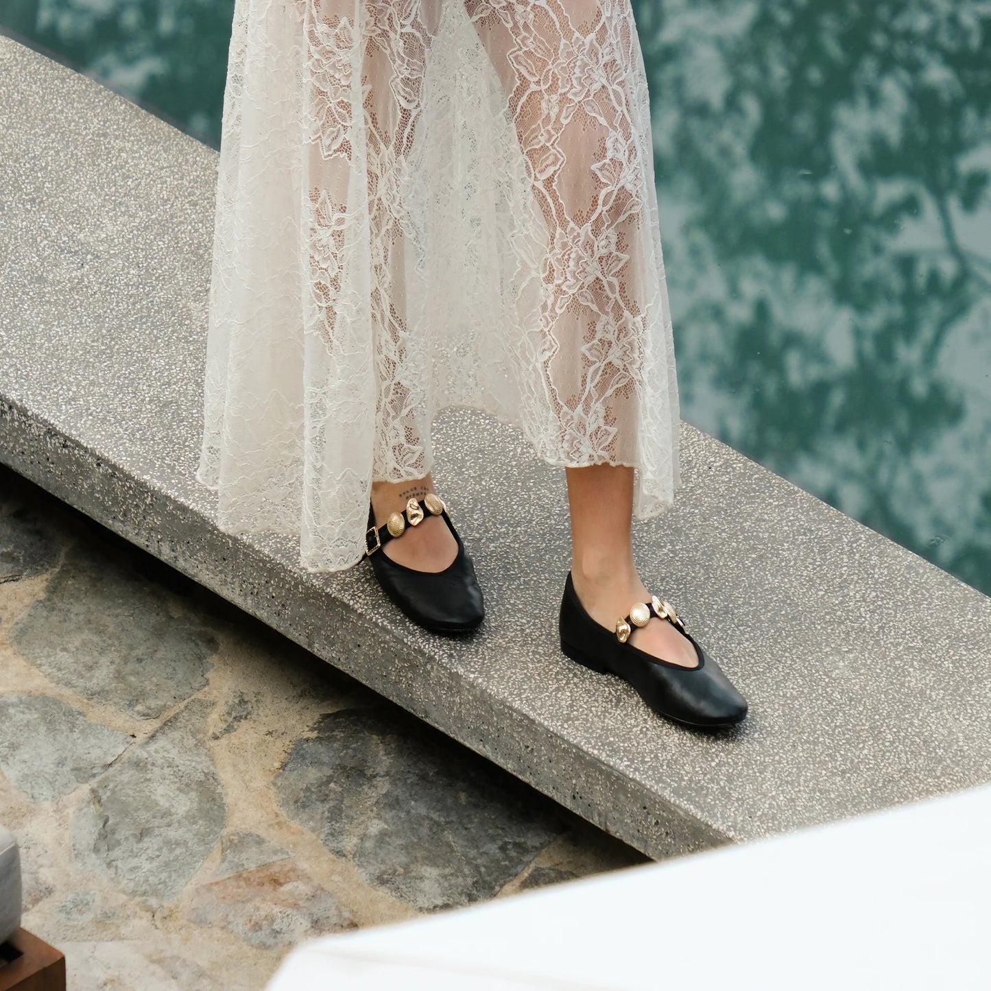 RELAN BLACK LEATHER - -
FOOTWEAR