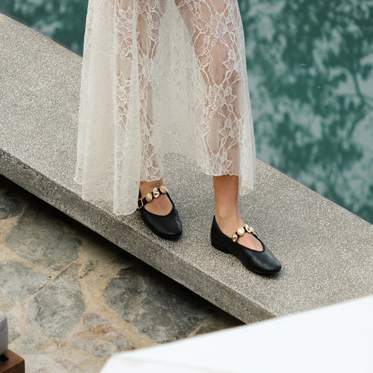 RELAN BLACK LEATHER - -
FOOTWEAR