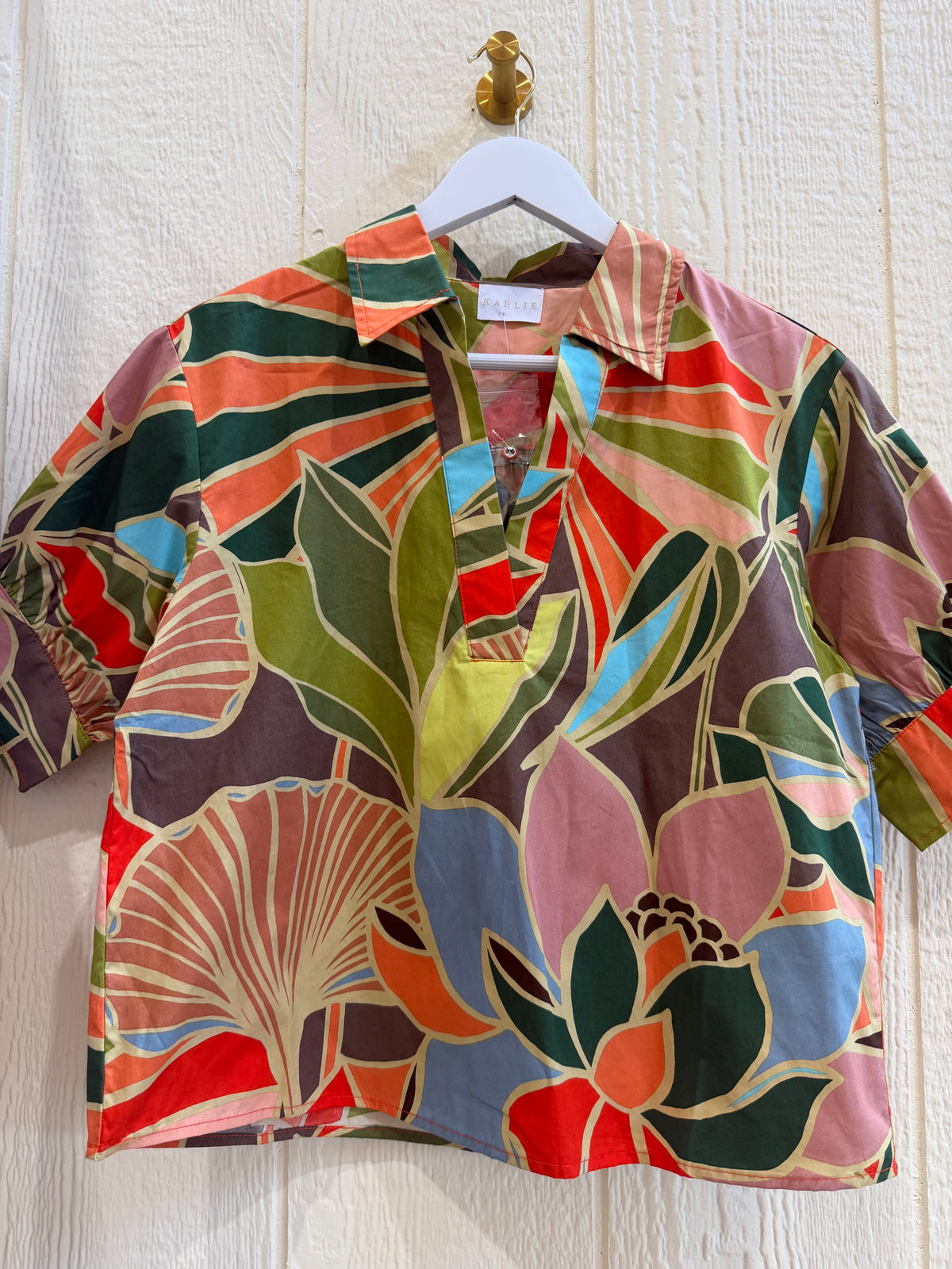Floral V-neck collar top