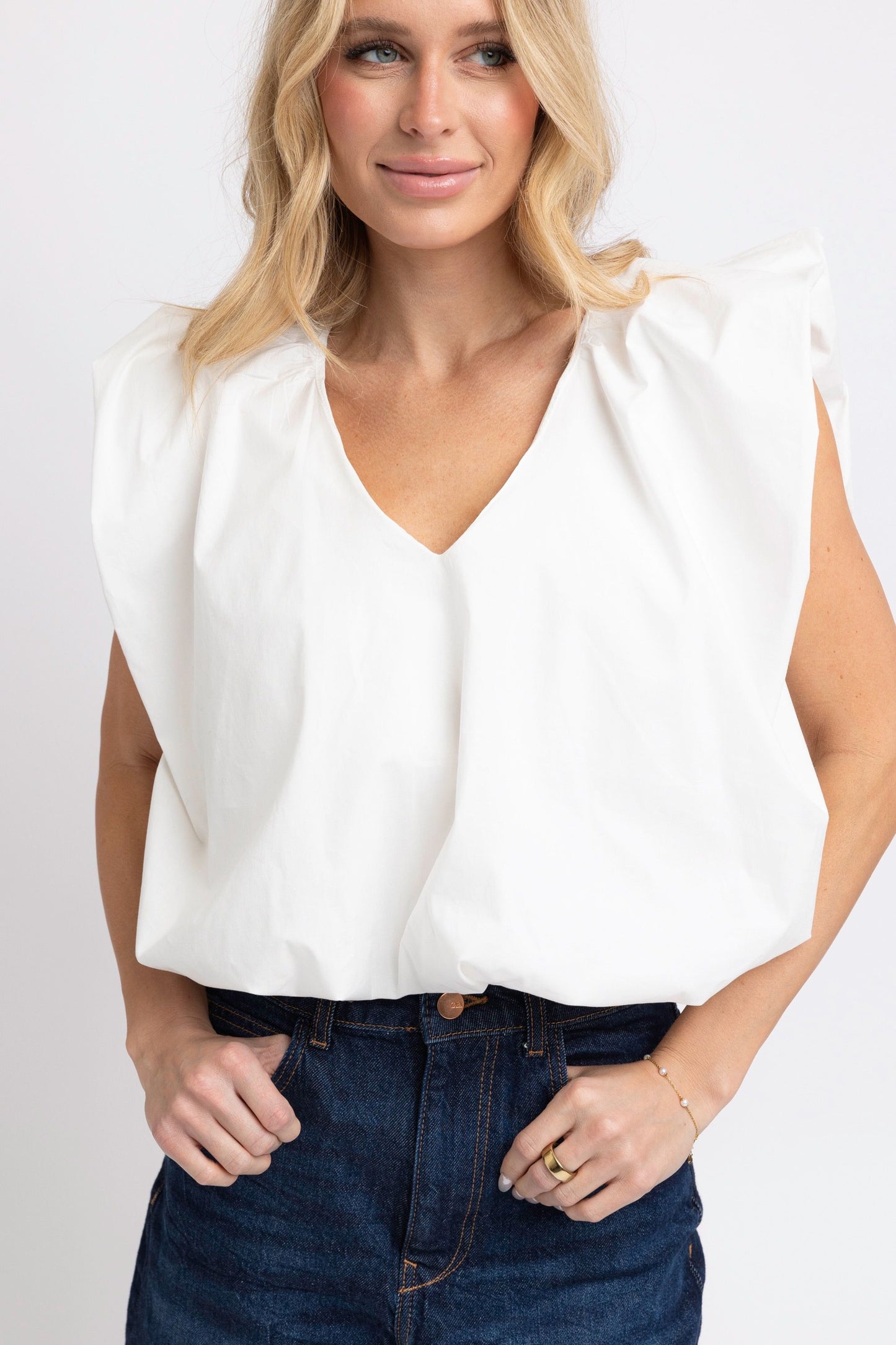 Solid poplin v-neck bubble top