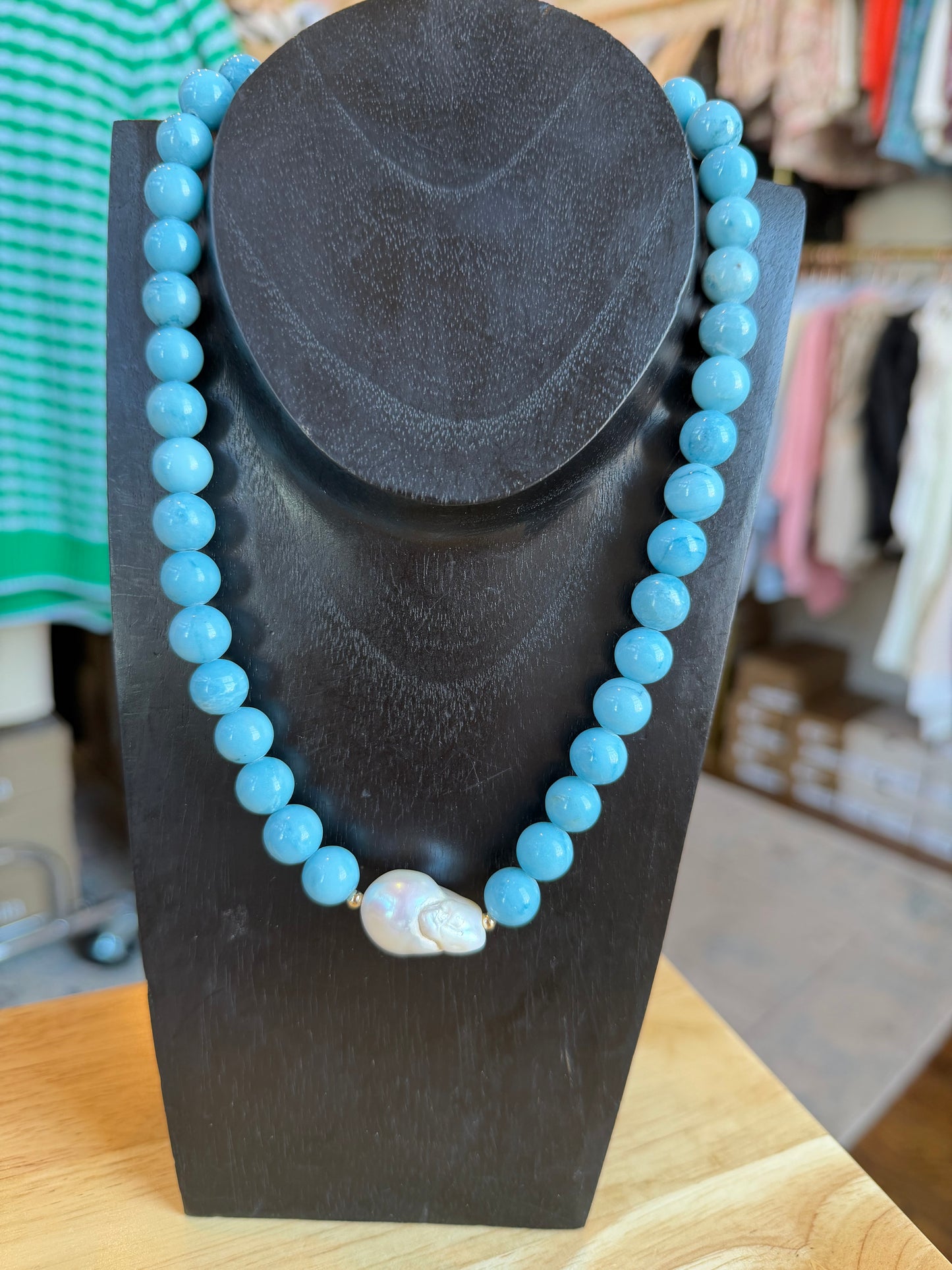 Gemstone bead necklace with freshwater pearl