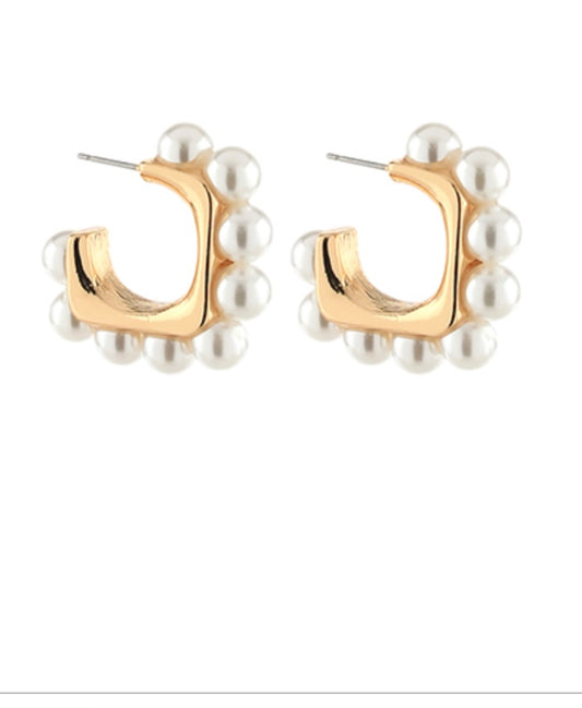 Linked Pearl Square Hoops