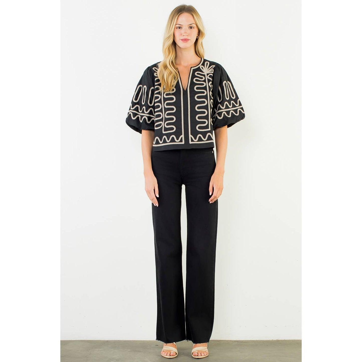 Puff Sleeve Embroidery Top