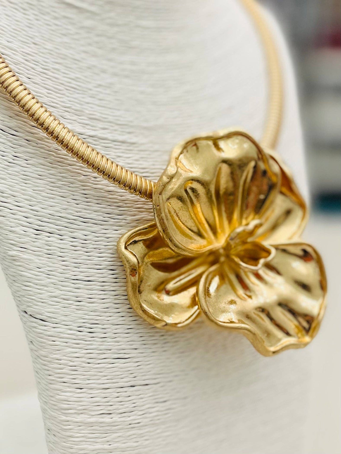 CHIC - Vintage Flower Choker (matte gold)