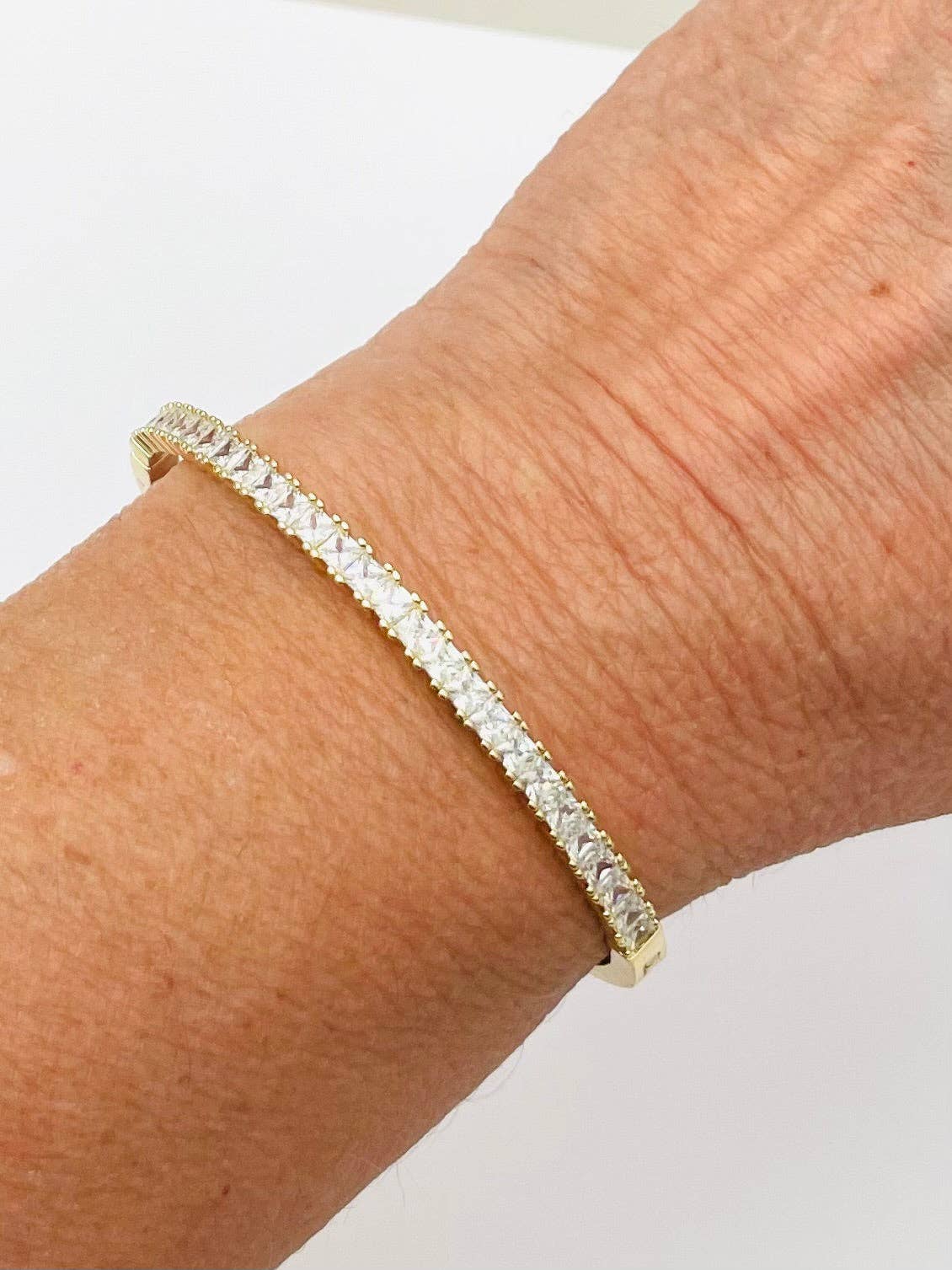Princess Cut Oval Bangle (gold)