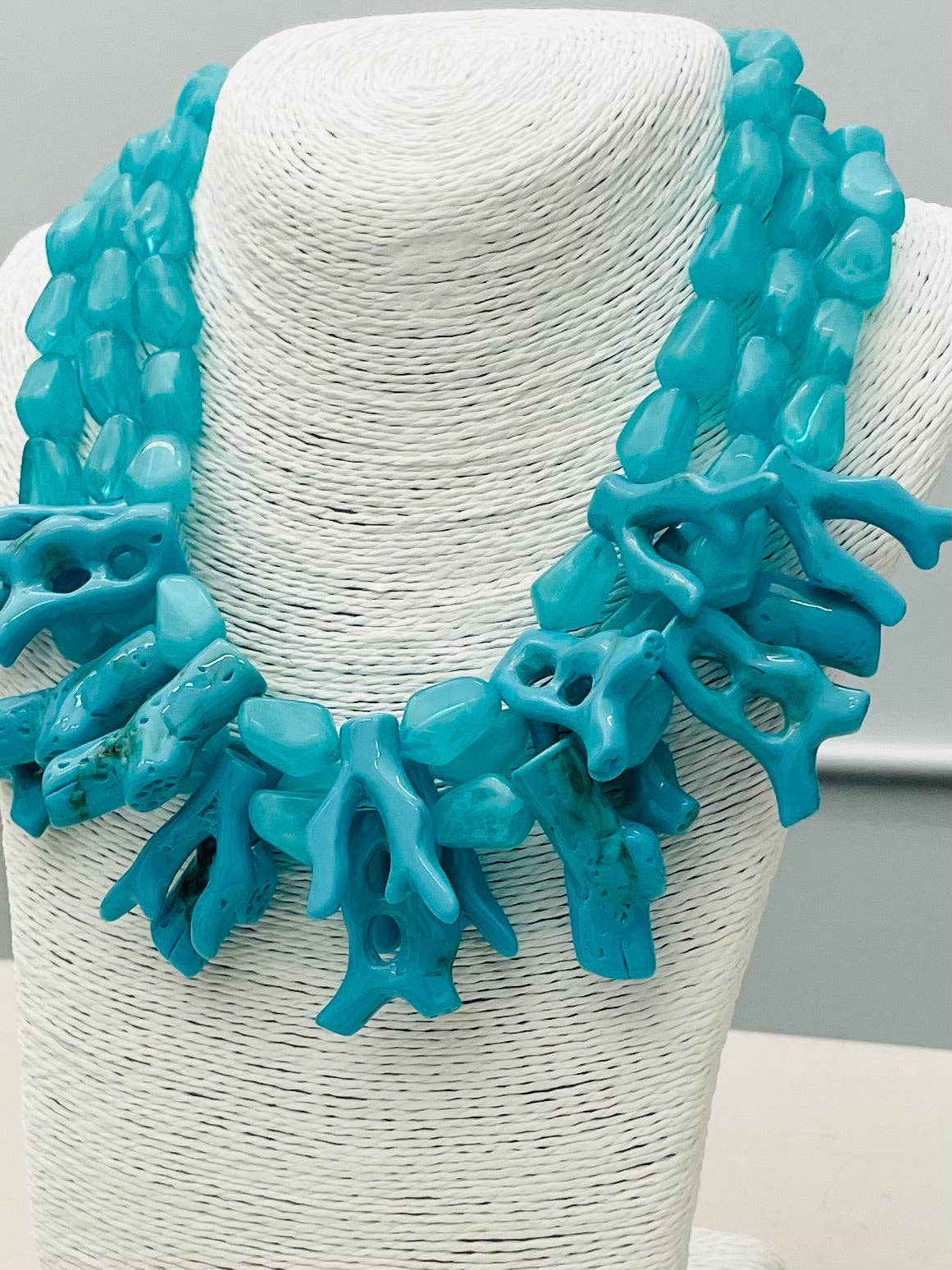 CHIC - Coral Statement Necklace (marbled teal)